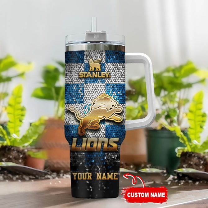 Detroit Lions Nfl Glitter Golden Logo Custom Stanley Quencher 40Oz Stainless Steel Tumbler With Handle - Image 2