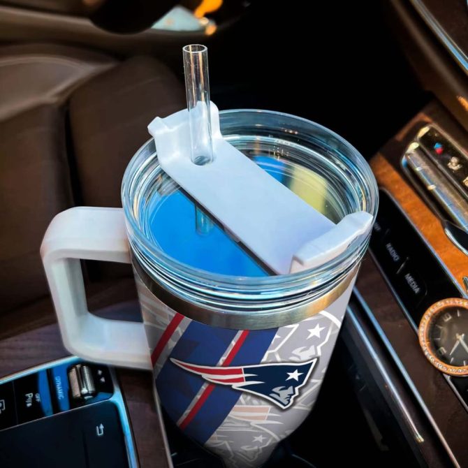 New England Patriots Nfl Custom Stanley Quencher 40Oz Stainless Steel Tumbler With Handle - Image 4