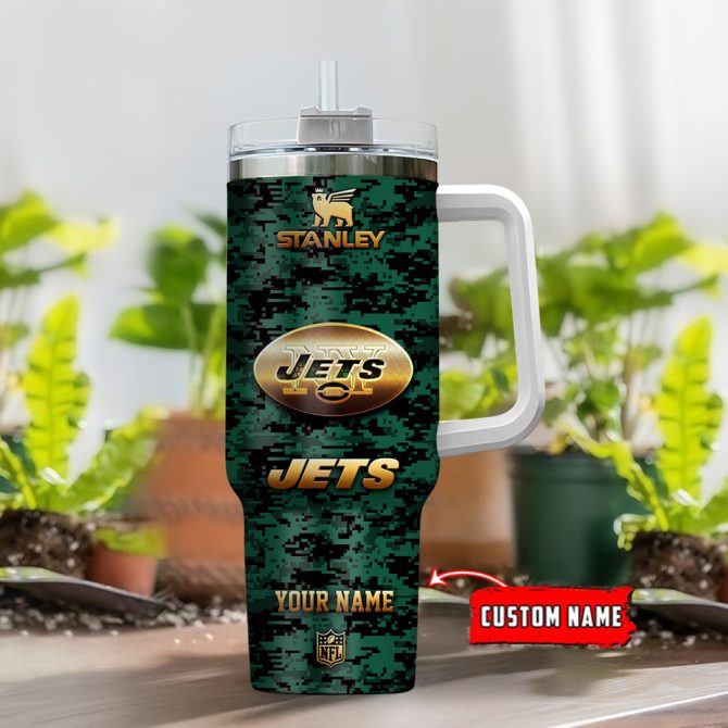 New York Jets Nfl Camouflage Golden Logo Custom Stanley Quencher 40Oz Stainless Steel Tumbler With Handle - Image 2