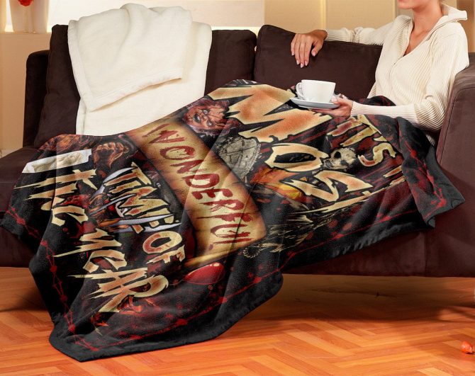 Cozy Horror-Themed Fleece Blanket - Perfect For Halloween & Movie Nights