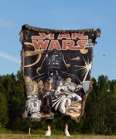 Star Wars Retro Fleece Throw Blanket – Cozy Galactic Adventure Home Decor