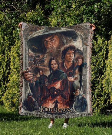 Cozy Lord Of The Rings Woven Throw Blanket - Perfect Gift For Fans!