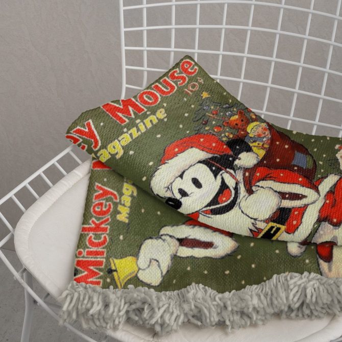 Custom Name Vintage Santa Blanket - Cozy Christmas Gift Featuring Classic Character - Image 3