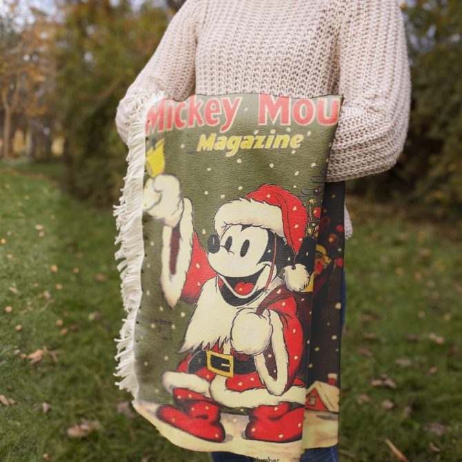 Custom Name Vintage Santa Blanket - Cozy Christmas Gift Featuring Classic Character - Image 4
