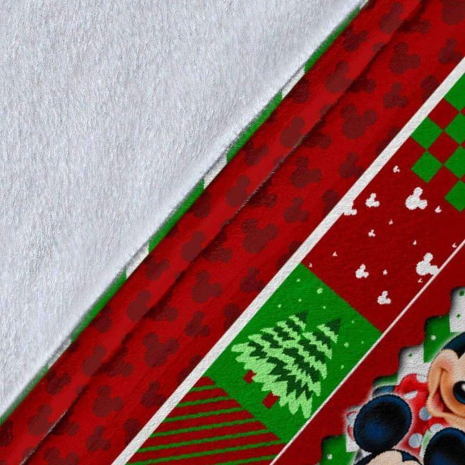 Cozy Christmas Blanket With Mickey & Friends Design – Perfect Holiday Gift! - Image 5