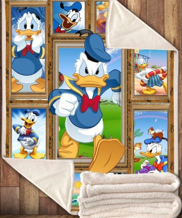 Cozy Fleece Blanket With Colorful Cartoon Characters - Soft, Warm, And Perfect For Kids' Rooms