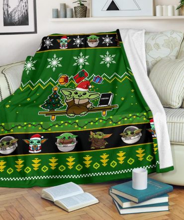 Cozy Holiday Throw Blanket - Cute Alien Design, Festive Green, Perfect Gift For Fans!