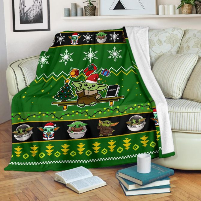 Cozy Holiday Throw Blanket - Cute Alien Design, Festive Green, Perfect Gift For Fans!