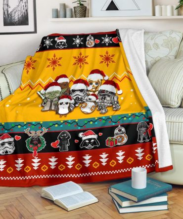 Cozy Holiday Fleece Blanket With Iconic Characters – Perfect Christmas Gift!