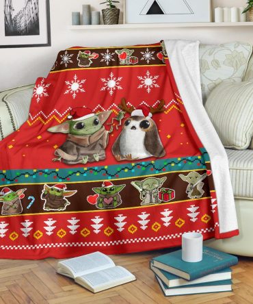 Cozy Holiday Throw Blanket - Cute Alien & Creature Design For Xmas – Perfect Gift!
