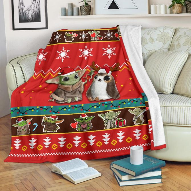 Cozy Holiday Throw Blanket - Cute Alien & Creature Design For Xmas – Perfect Gift!