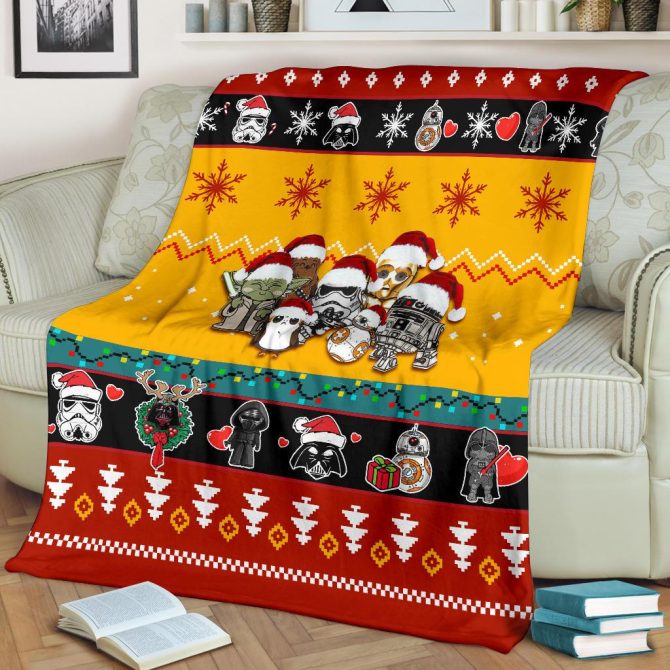 Cozy Holiday Fleece Blanket With Iconic Characters – Perfect Christmas Gift! - Image 2