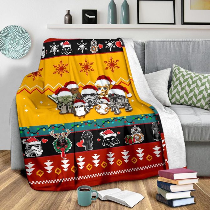 Cozy Holiday Fleece Blanket With Iconic Characters – Perfect Christmas Gift! - Image 3
