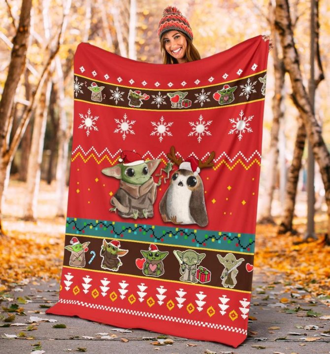 Cozy Holiday Throw Blanket - Cute Alien & Creature Design For Xmas – Perfect Gift! - Image 4