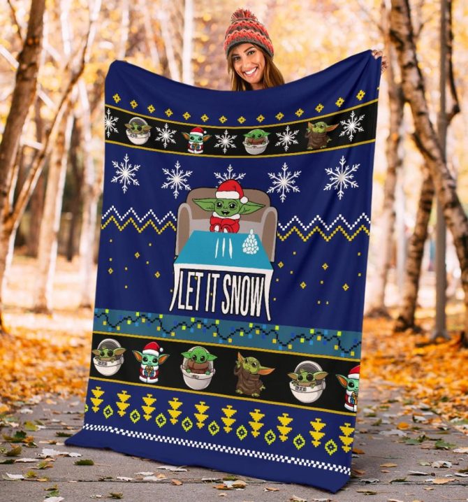 Cozy Baby Alien Holiday Blanket - 'Let It Snow' Design For Ultimate Comfort - Image 4