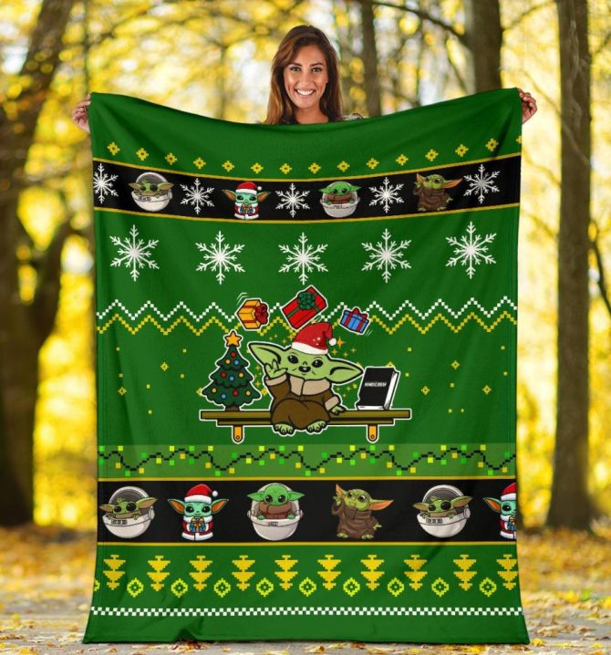 Cozy Holiday Throw Blanket - Cute Alien Design, Festive Green, Perfect Gift For Fans! - Image 5