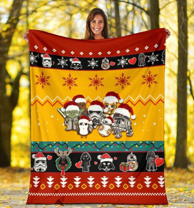 Cozy Holiday Fleece Blanket With Iconic Characters – Perfect Christmas Gift! - Image 5