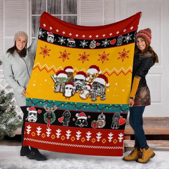 Cozy Holiday Fleece Blanket With Iconic Characters – Perfect Christmas Gift! - Image 6