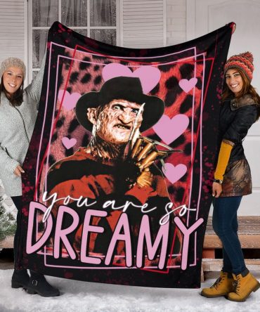 Cozy Up With Horror: 'Dreamy' Horror-Themed Blanket – Perfect Gift For Fans!