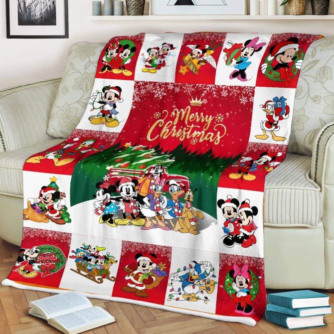 Cozy Christmas Disney Blanket - Festive Mickey & Friends Design - Perfect Holiday Gift! - Image 6