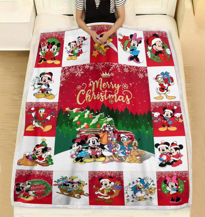 Cozy Christmas Disney Blanket - Festive Mickey & Friends Design - Perfect Holiday Gift! - Image 7