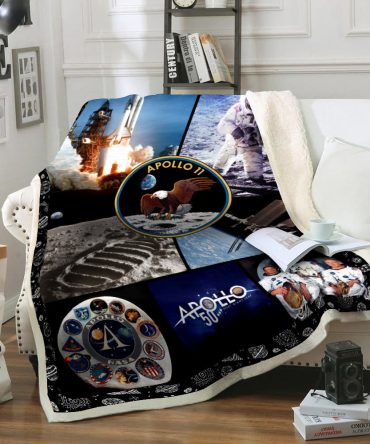 Cozy Apollo 11 Fleece Blanket – Perfect For Space Enthusiasts & Home Decor