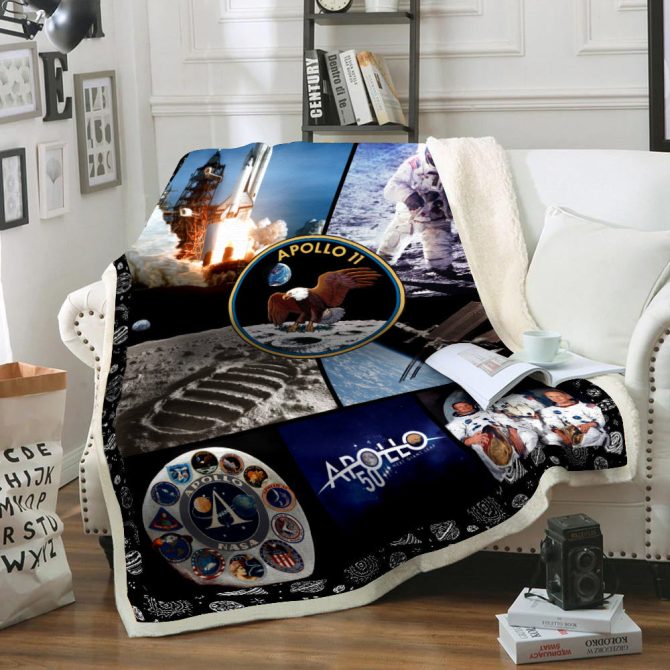Cozy Apollo 11 Fleece Blanket – Perfect For Space Enthusiasts & Home Decor