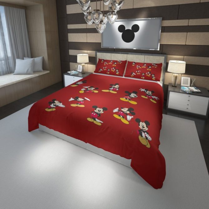 Cozy Red Mickey Mouse Bedding Set – King Size Comforter & Pillowcases For Kids & Adults