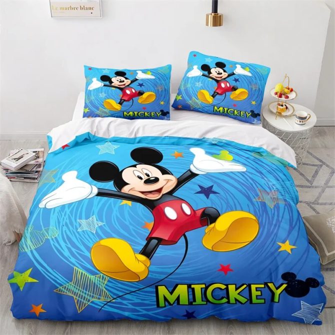 Cozy Mickey Mouse Bedding Set - Twin/Full - Fun Kids' Bedroom Decor