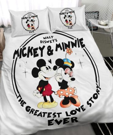 Mickey & Minnie Love Story Bedding Set – Cozy Cartoon Bedspread For Kids & Disney Fans