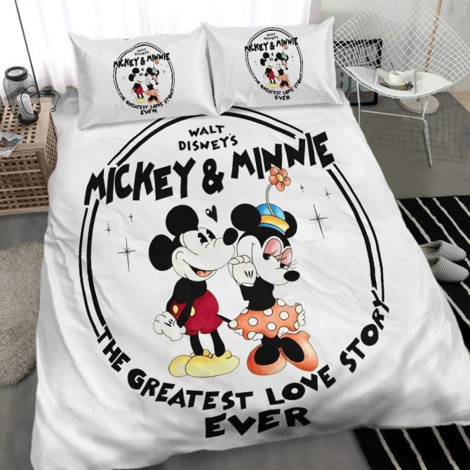 Mickey & Minnie Love Story Bedding Set – Cozy Cartoon Bedspread For Kids & Disney Fans