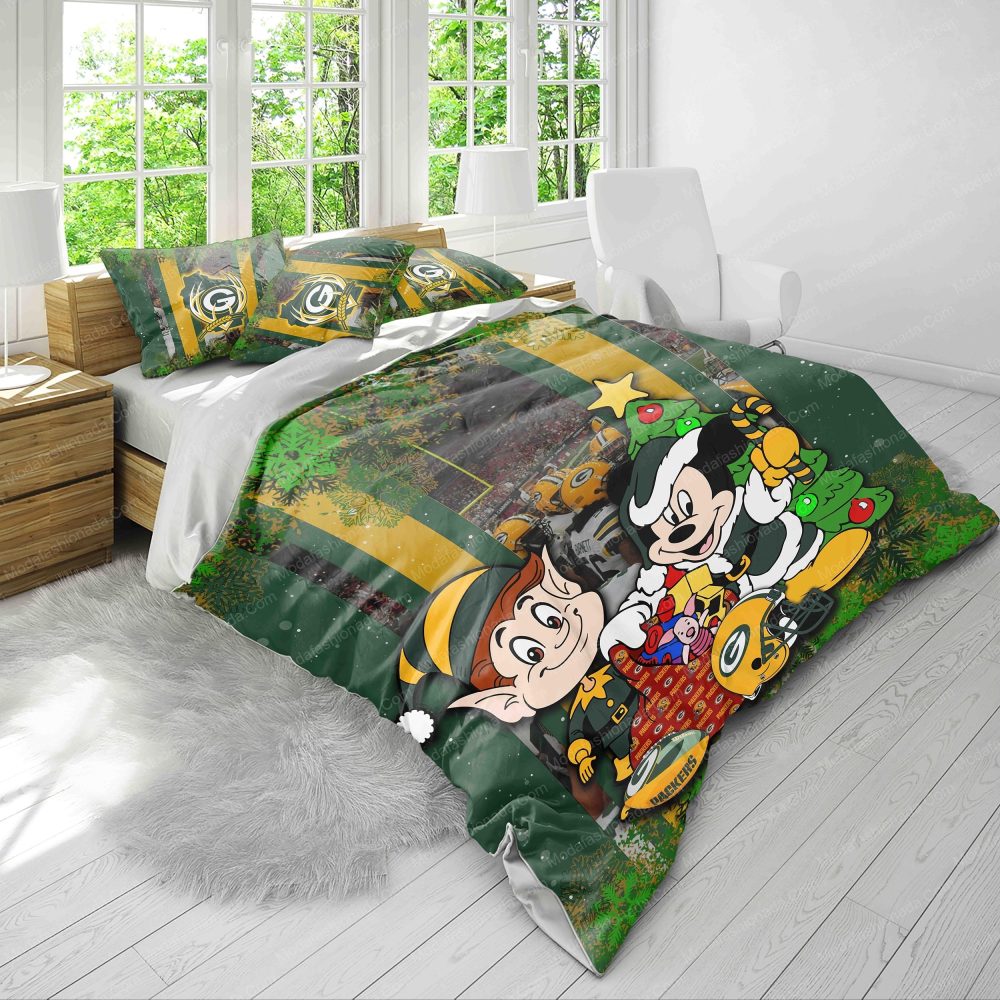 Festive Green & Gold Cartoon Bedding Set - Cozy Holiday Theme For Kids & Fans - Image 4