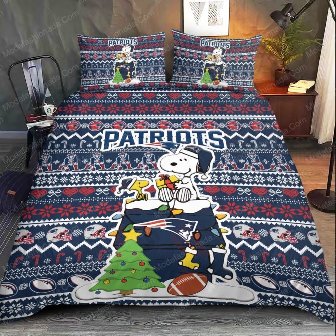 Cozy Patriots Snoopy Christmas Bedding Set - Festive Nfl Fan Gift - Image 2