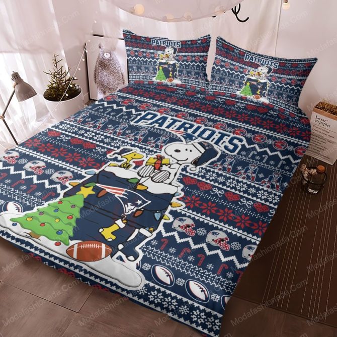 Cozy Patriots Snoopy Christmas Bedding Set - Festive Nfl Fan Gift - Image 3