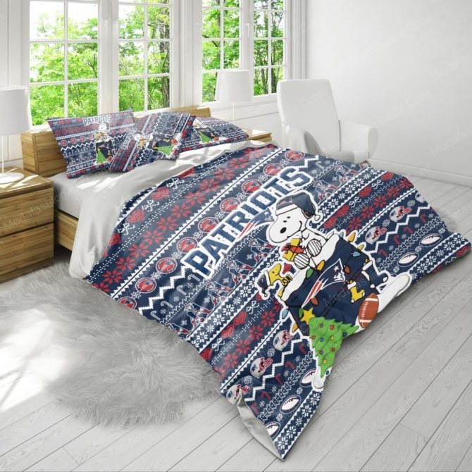 Cozy Patriots Snoopy Christmas Bedding Set - Festive Nfl Fan Gift - Image 4