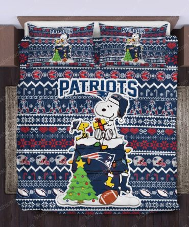Cozy Patriots Snoopy Christmas Bedding Set - Festive Nfl Fan Gift