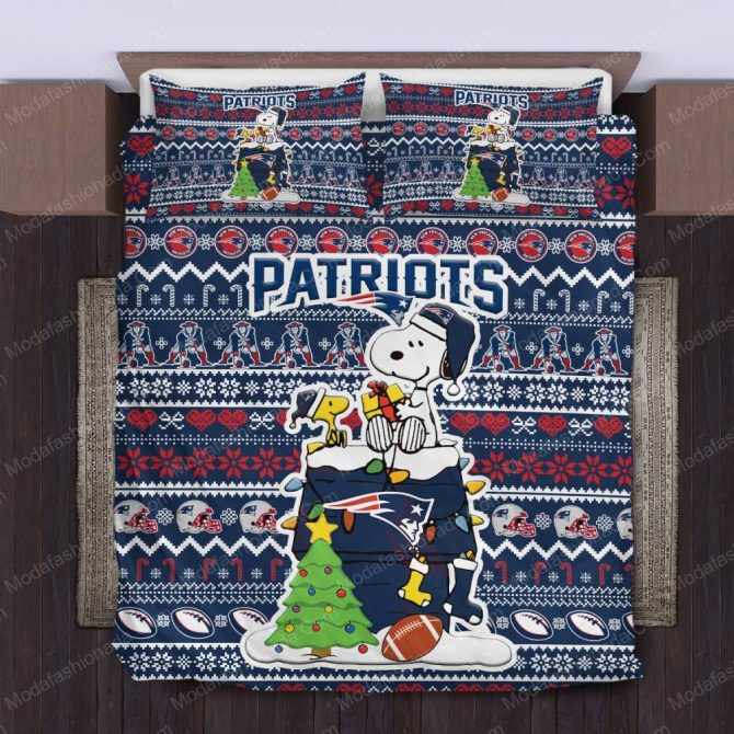 Cozy Patriots Snoopy Christmas Bedding Set - Festive Nfl Fan Gift