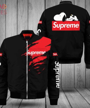 Supreme Snoopy Black Bomber Jacket - Stylish Streetwear With Bold Graphics