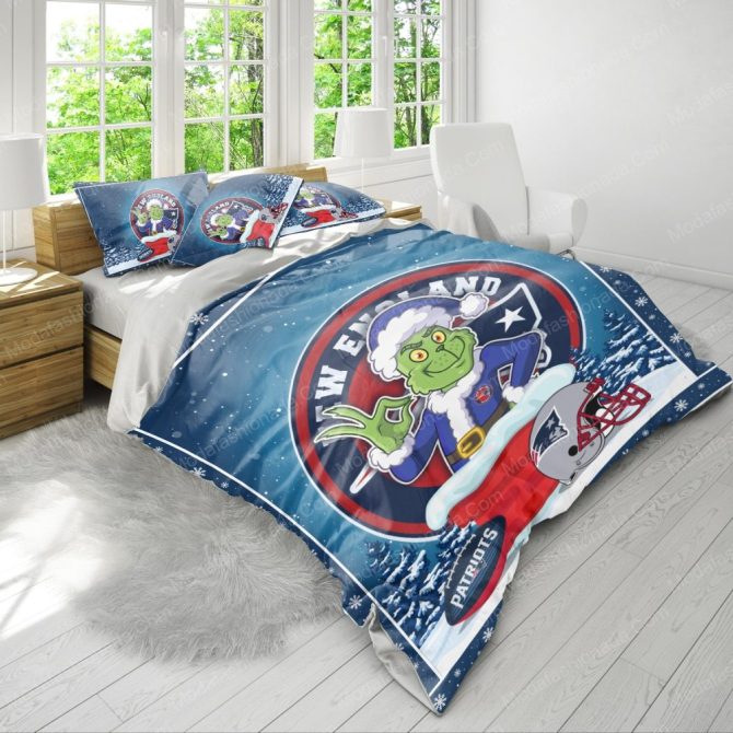 Cozy New England Patriots Grinch Christmas Bedding Set - Perfect Gift For Fans! - Image 4