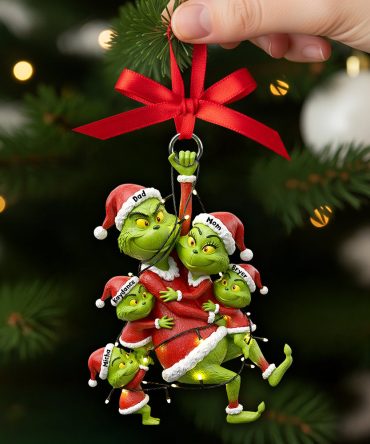 Fun Mischievous Christmas Ornament Personalized Gifts For Family 01Qhdt150925