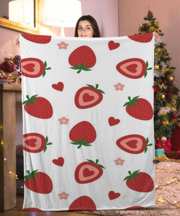 Cozy Strawberry Heart Blanket - Soft Fleece Throw For Home & Gifts - Cute Fruit Design
