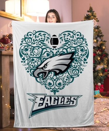 Cozy Eagles Heart Blanket – Perfect Gift For Football Fans & Holiday Decor!