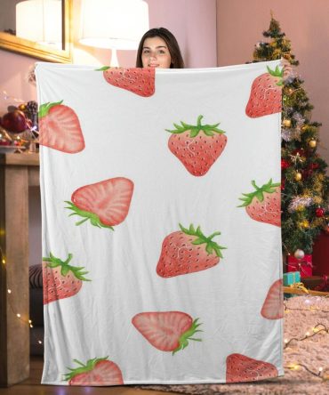 Cozy Strawberry Print Blanket - Soft Fleece Throw For Home & Gifts - Perfect For Snuggling!