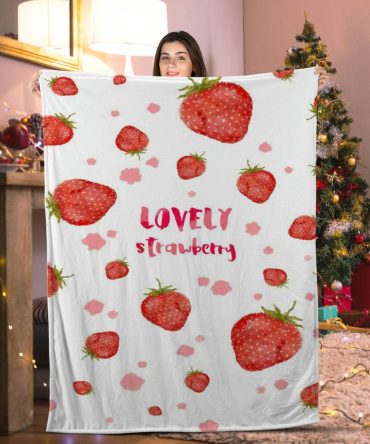 Cozy Strawberry Print Blanket - Soft Fleece Throw For Home Decor & Gifting