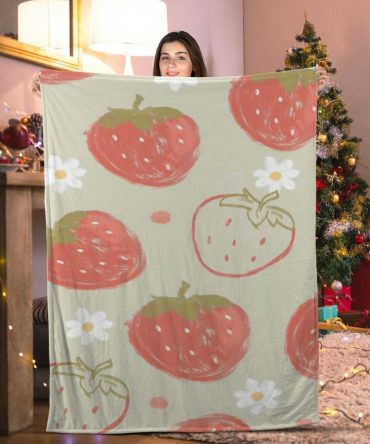 Cozy Strawberry Print Blanket – Soft, Warm, Perfect Gift For Holidays & Home Decor