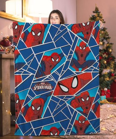 Cozy Marvel Spider-Man Blanket - Vibrant Design For Kids & Fans - Perfect Gift!