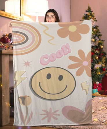 Cozy Smiley Face Fleece Blanket - Retro Floral Design For Warmth & Style