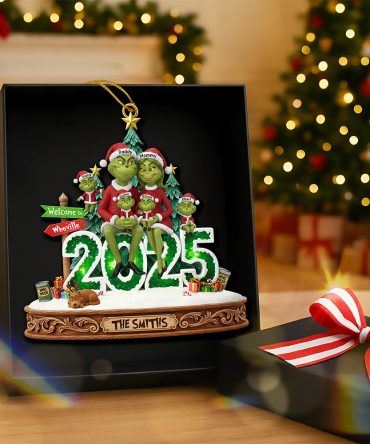 Cheerful Green Family Ornament - Personalized Christmas Gifts For Family 03Paqn111025
