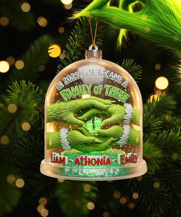 Celebrate Family Love - Customizable Green Family Ornament - Perfect Personalized Gift For Families & Loved Ones